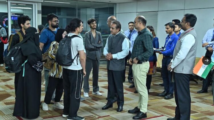 'તે કેવી રીતે ટકી રહેવું તે જાણતી નથી ...': ઈરાનમાં અટવાયેલા ભારતીય વિદ્યાર્થીઓના માતાપિતા ચિંતા ઉભા કરે છે