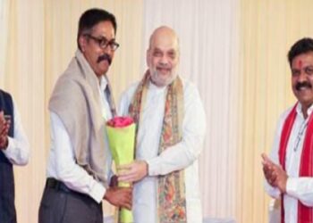 દિલ્હી: અમિત શાહ છત્તીસગ in માં સફળ એન્ટિ-નક્સલ ઓપીએસ પાછળ અધિકારીઓને મળે છે, તેમને historic તિહાસિક સફળતા માટે અભિનંદન આપે છે