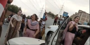 પાકિસ્તાન વાયરલ વીડિયો: પાકિસ્તાની પત્નીએ બીજી છોકરી સાથે કારમાં સમાધાનની સ્થિતિમાં શૂ પતિને પકડ્યો!