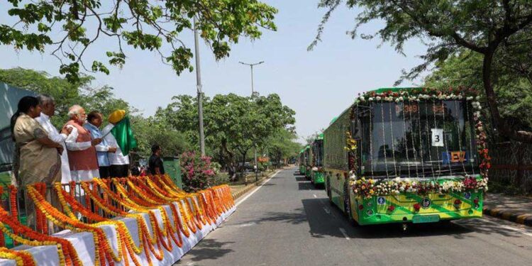 માનનીય વડા પ્રધાન વિશ્વ પર્યાવરણ દિવસ પર 200 પીએમઆઈ ઇલેક્ટ્રિક બસો બંધ કરે છે | સ્વત્વાપ્રતિરોષી