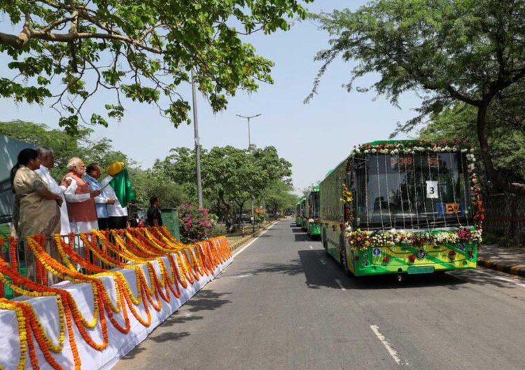 માનનીય વડા પ્રધાન વિશ્વ પર્યાવરણ દિવસ પર 200 પીએમઆઈ ઇલેક્ટ્રિક બસો બંધ કરે છે | સ્વત્વાપ્રતિરોષી