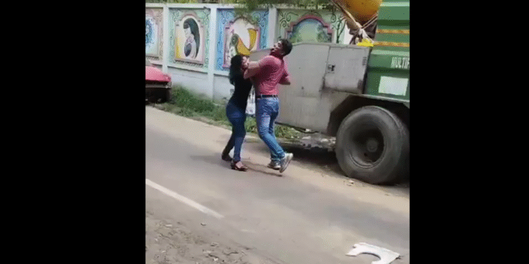 લખનઉ વાયરલ વિડિઓ: માણસને નિર્દયતાથી ફટકો મારતો અને શેરીમાં મહિલાને ખેંચીને જોયો, પોલીસ પ્રતિક્રિયા આપે છે
