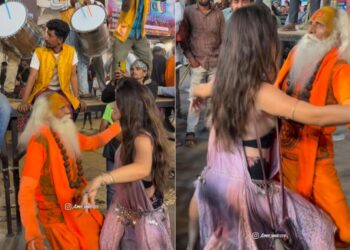 વાયરલ વિડિઓ: બાબાજીનો ફ્લોર ટોડ ડાન્સ વિથ ફોરેનર ગર્લ વાયરલ, નેટીઝન કહે છે 'સાધના ભાંગ ...'