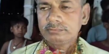 વાયરલ વિડિઓ: સરકારના હેડમાસ્ટર વિધવા સાથે સમાધાનની સ્થિતિમાં લાલ હાથ પકડ્યા, ગામલોકોએ તેને માર માર્યો, પછી લગ્ન કરવાની ફરજ પડી