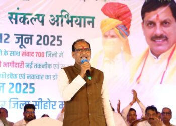વિક્સિત કૃશી સંકલ્પ અભિયાન 2025: શિવરાજસિંહ ચૌહાણે સેહોરની મુલાકાત લીધી, ઉચ્ચ ગુણવત્તાવાળા બીજ, લાખપતિ દીદી યોજના, અને પાક વીમોમાં સુધારાઓ પર પ્રકાશ પાડ્યો