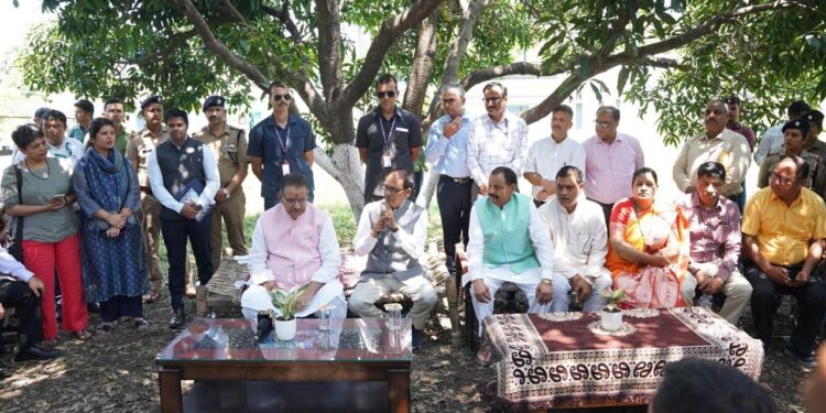વિક્સિત કૃશી સંકલ્પ અભિયાન 2025: શિવરાજસિંહ ચૌહાન ઉત્તરાખંડના ખેડુતો સાથે સંપર્ક કરે છે, ટેકો અને ઉકેલોનું વચન આપે છે
