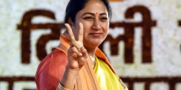 વિશ્વ પર્યાવરણ દિવસ 2025: દિલ્હી મુખ્યમંત્રી રેખા ગુપ્તા, કેન્દ્રીય પ્રધાનો પીએમ મોદી દ્વારા ધ્વજવંદન કરનારા દેવી બસ પર સવારી કરે છે