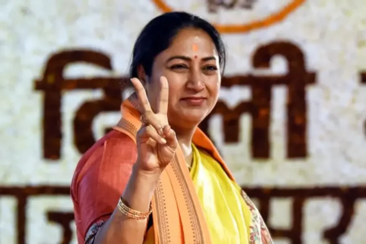 વિશ્વ પર્યાવરણ દિવસ 2025: દિલ્હી મુખ્યમંત્રી રેખા ગુપ્તા, કેન્દ્રીય પ્રધાનો પીએમ મોદી દ્વારા ધ્વજવંદન કરનારા દેવી બસ પર સવારી કરે છે