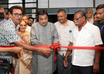 શ્રી નીતિન ગડકરીએ નાગપુરમાં ઓપીજી મોબિલીટીની નવી ફેરાટો ડીલરશીપનું ઉદઘાટન | સ્વત્વાપ્રતિરોષી