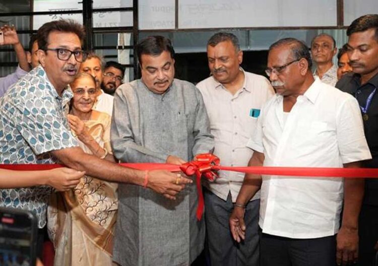 શ્રી નીતિન ગડકરીએ નાગપુરમાં ઓપીજી મોબિલીટીની નવી ફેરાટો ડીલરશીપનું ઉદઘાટન | સ્વત્વાપ્રતિરોષી