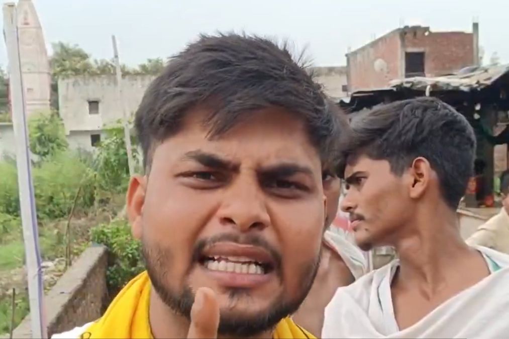 અમરોહા વાયરલ વીડિયો: કન્વરિયાસે ધાબા પર ક ry ીમાં ઇંડા મિક્સ કરવાનો આરોપ લગાવ્યો હોવાથી આક્ષેપો ઉડાવે છે, પોલીસ વાસ્તવિક કારણ જાહેર કરે છે