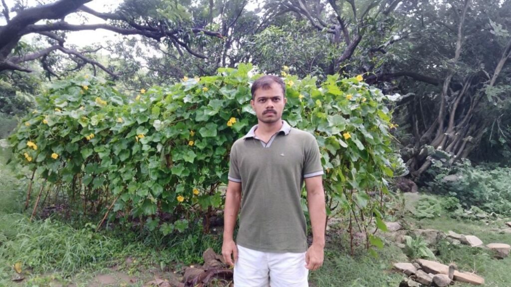 નવી કુશળતા વાવણી: કેવી રીતે ટેક્કી-ફાર્મર ગ્રામીણ ભારતમાં પરિવર્તન લાવી રહ્યું છે