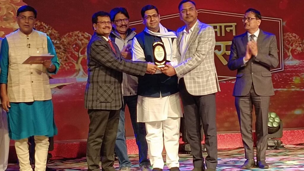 મૂળ પર પાછા ફરો: ઉત્તર પ્રદેશમાં સશક્તિકરણ દ્વારા હર્ષવર્ધન જીવનગીનું મિશન ખેડુતોને સશક્તિકરણ કરવું