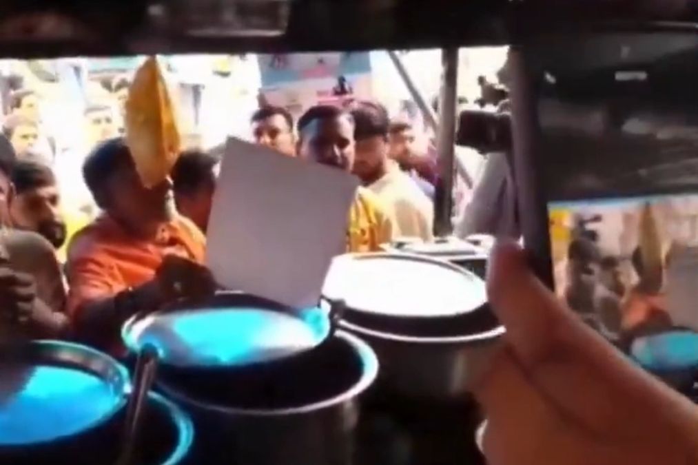 યુપી વાયરલ વિડિઓ: ક્યૂઆર કોડ સ્કેન, ધર્મની પૂછપરછ! કનવર યાત્રા 2025 પહેલાં નેમપ્લેટ સમાચાર બઝ