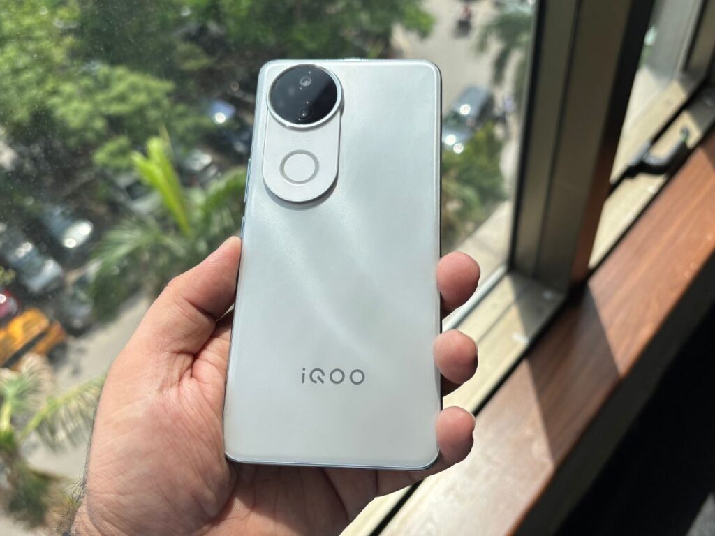 IQOO Z10R ભારતમાં 4K વ log લોગિંગ કેમેરા સાથે લોંચ કરે છે: પ્રાઈસ, સ્પેક્સ અને offers ફર્સ તપાસો