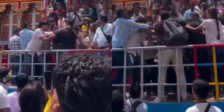 ઉત્તરાખંડ વાયરલ વિડિઓ: વિશ્વાસ મૂક્કોમાં ફેરવાય છે! ફોટા ક્લિક કરવા પર બદ્રીનાથ મંદિરના દરવાજા પર ટકરાશે, નેટીઝન્સ આઘાત લાગ્યો