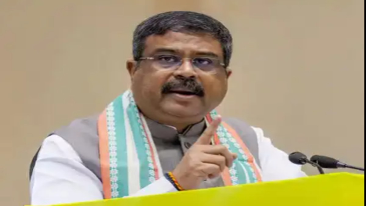 “ઓડિઆસ તરફથી માફી માંગવી જોઇએ”: ધર્મેન્દ્ર પ્રધાન રાહુલ ગાંધી પર તાજેતરની મુલાકાત દરમિયાન ઓડિશાની સંસ્કૃતિનું અપમાન કરવાનો આરોપ લગાવ્યો