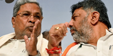 કર્ણાટક રાજનીતિ: કર્ણાટકમાં મહારાષ્ટ્ર-શૈલીનું નાટક કાર્ડ્સ પર? સિદ્ધારમૈયાની સ્ટેઇઝ પે firm ી, ડી.કે. શિવકુમારની મહત્વાકાંક્ષાઓએ રોડ બ્લોકને ફટકાર્યો