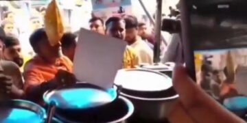 યુપી વાયરલ વિડિઓ: ક્યૂઆર કોડ સ્કેન, ધર્મની પૂછપરછ! કનવર યાત્રા 2025 પહેલાં નેમપ્લેટ સમાચાર બઝ