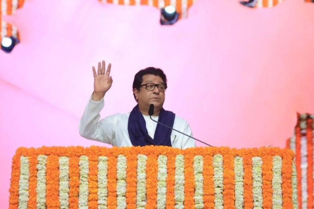 રાજીવ રાય ભાજપ પછી મહારાષ્ટ્ર ભાષામાં પ્રવેશ કરે છે, એમ કહે છે કે 'ડેમ હૈથી હિન્દી ફિલ્મ ઉદ્યોગ કો ...'
